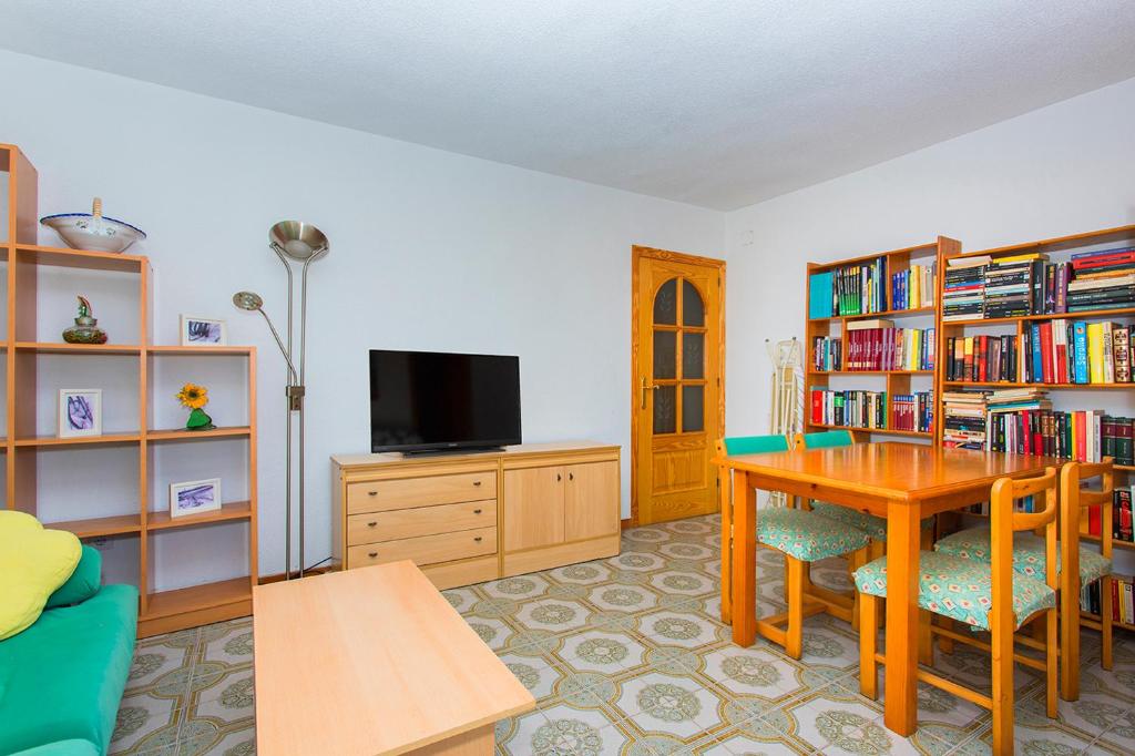 TV a/nebo společenská místnost v ubytování Sensacional piso junto al mar