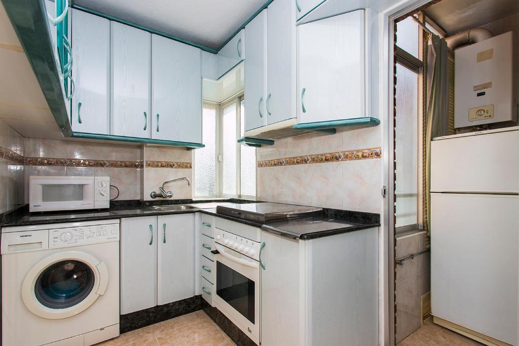 Kuchyň nebo kuchyňský kout v ubytování Sensacional piso junto al mar