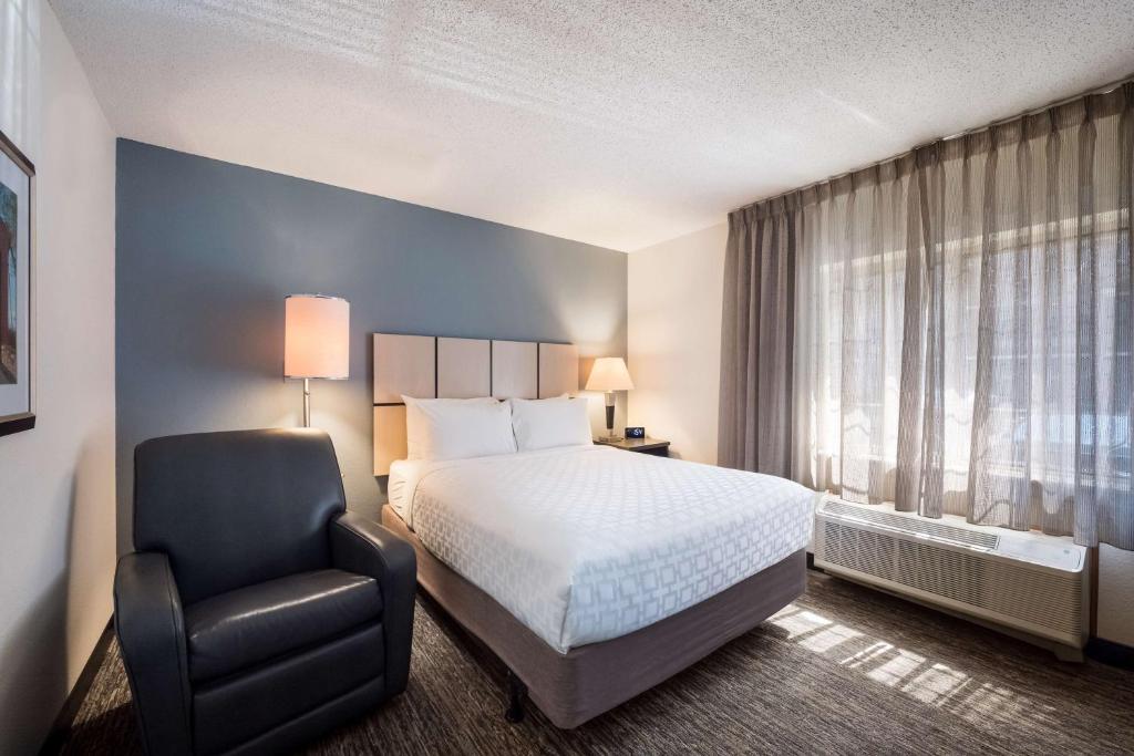 Sonesta Simply Suites Cleveland North Olmsted Airport photo