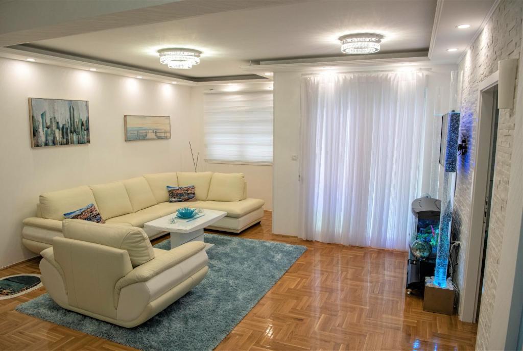 a living room with a couch and a table at Apartment Queen 1 in Trebinje