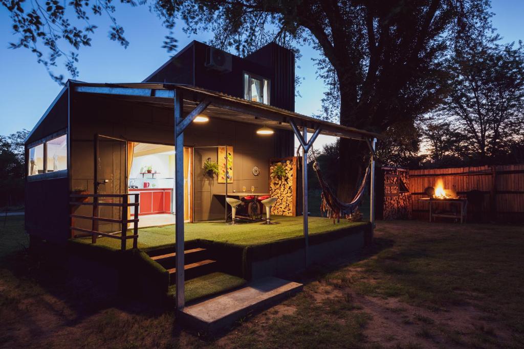 Το κτήριο όπου στεγάζεται  η παραθεριστική κατοικία