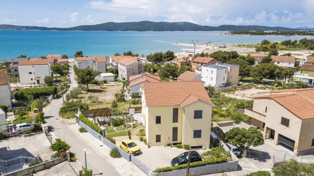 Family-friendly apartments with swimming pool Brodarica - Sibenik - 20248
