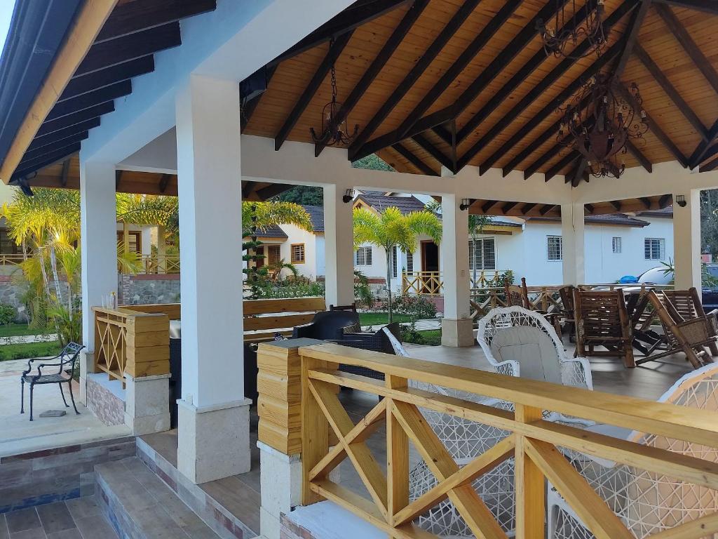 Fotografie z fotogalerie ubytování Villa Carolina By Hospedify Hermosa villa con piscina, mesa de billar, cancha de baloncesto y BBQ v destinaci Buena Vista