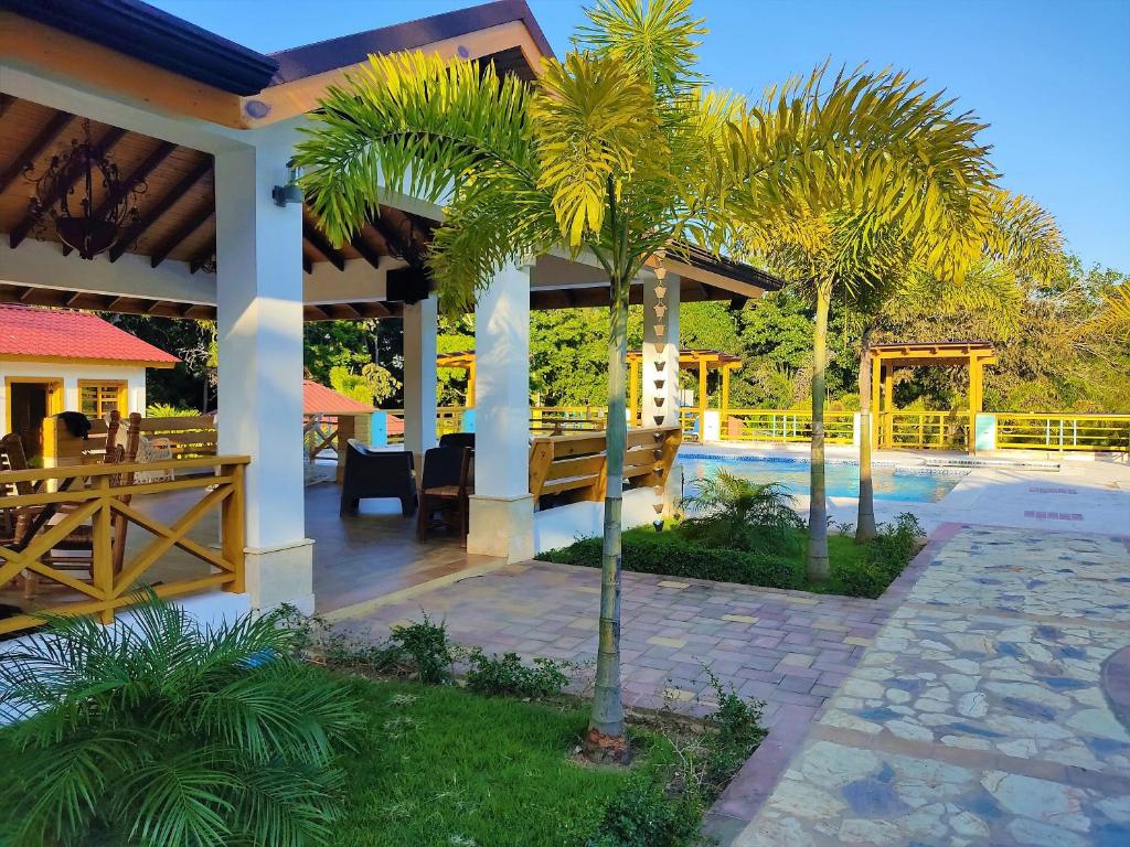 Zahrada ubytování Villa Carolina By Hospedify Hermosa villa con piscina, mesa de billar, cancha de baloncesto y BBQ