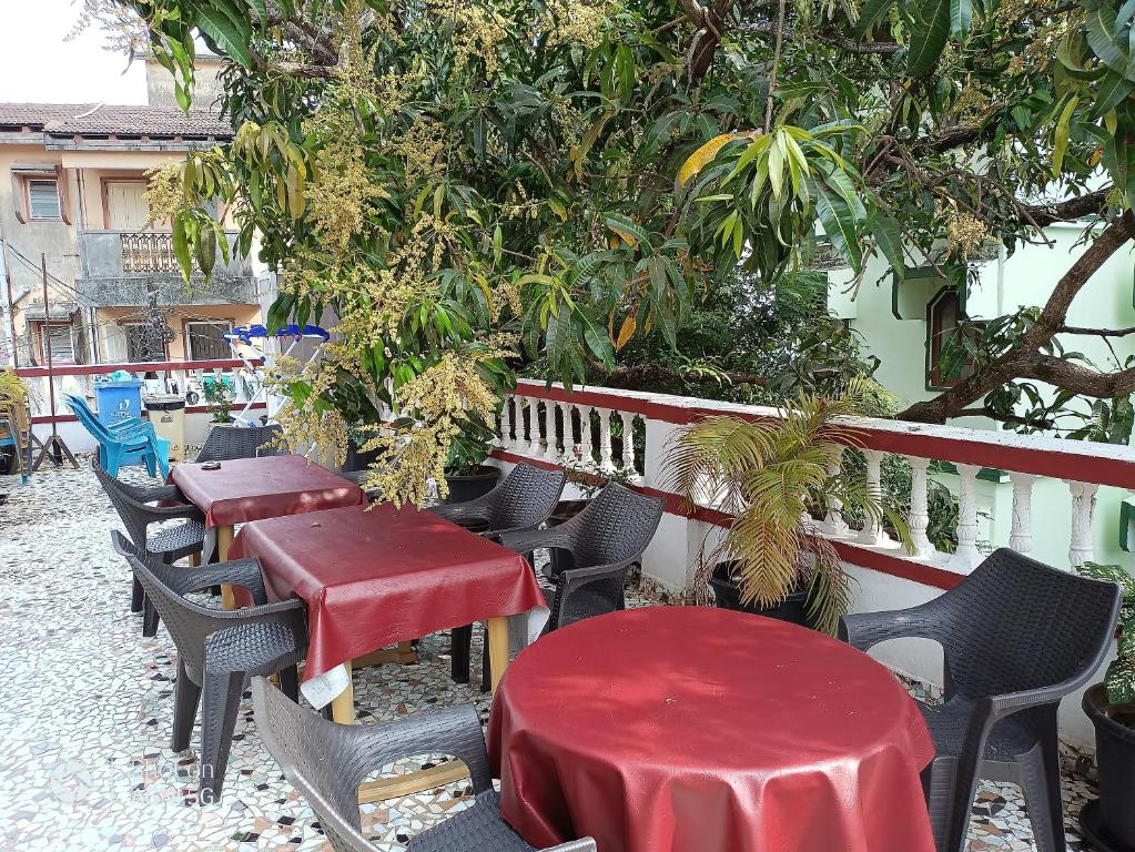 AlexMarie Holiday Homes Apartments 5 min to Candolim Beach - Apartamento Con Balcón