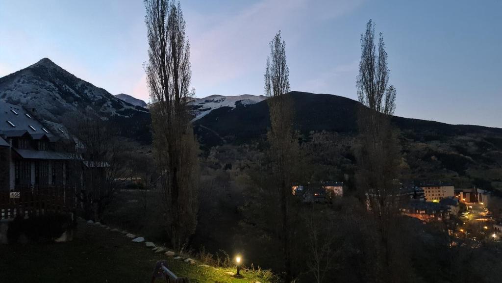Nespecifikovaný výhled na hory nebo výhled na hory při pohledu z apartmánu