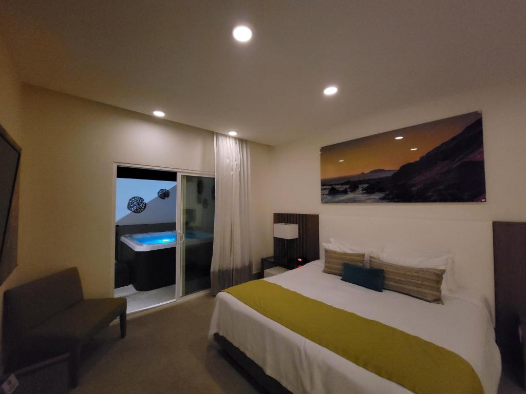 a bedroom with a bed and a desk and a window at Villa con jacuzzi privado en Descanso in Primo Tapia