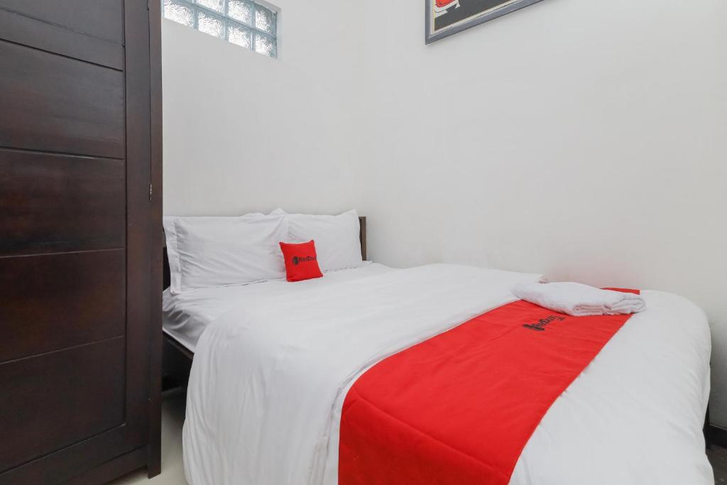 RedDoorz Syariah near Universitas Jember - Standard -Doppelzimmer