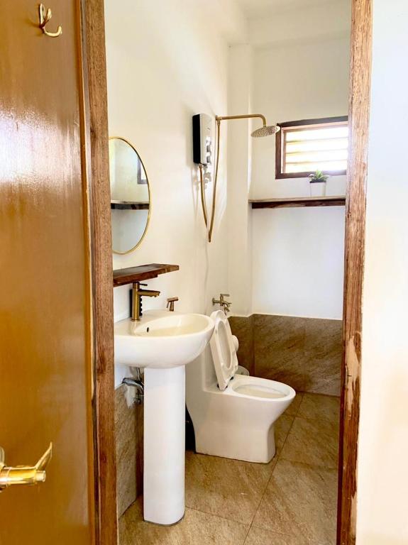 Kamar mandi di Secret Spot Siargao