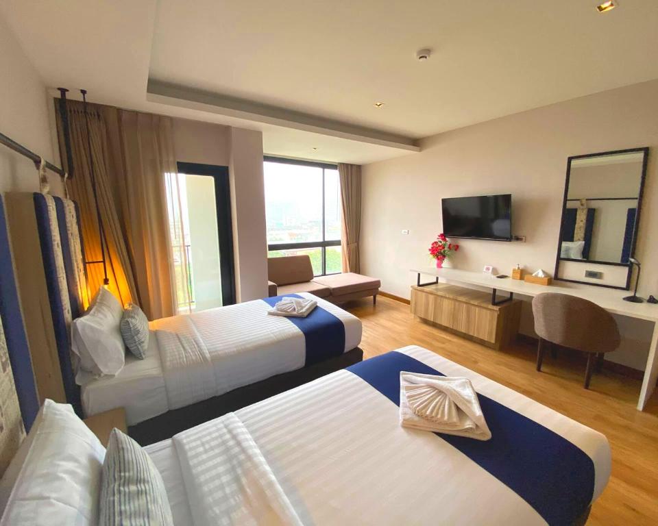 
Deluxe Twin Suite Room
