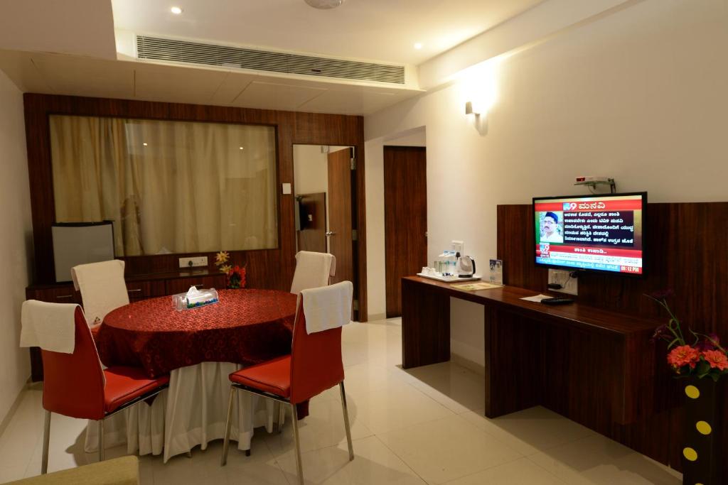 TV a/nebo společenská místnost v ubytování The Temple View Hotel