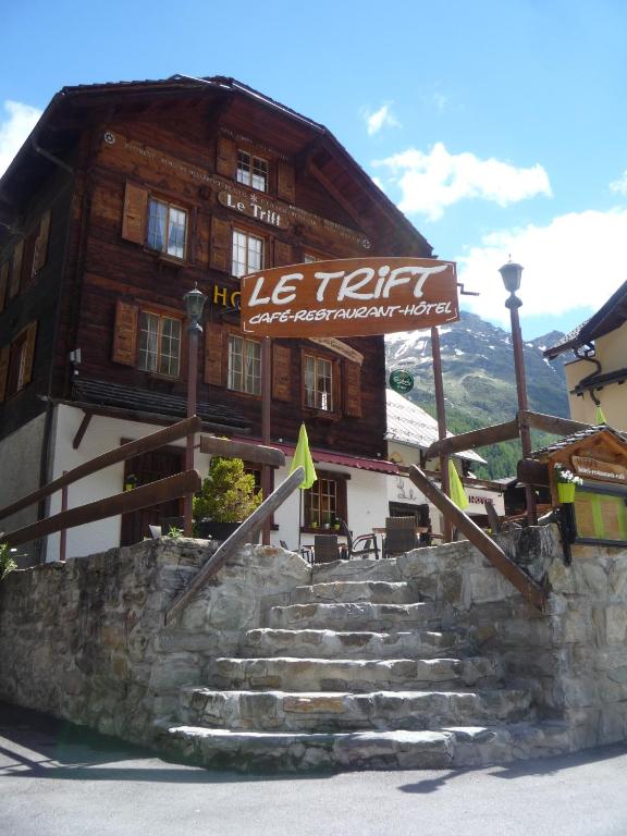 Nespecifikovaný výhled na hory nebo výhled na hory při pohledu z hotelu