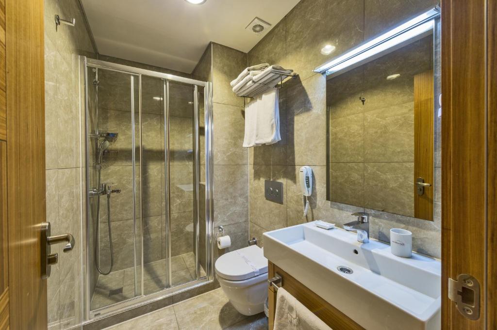 A bathroom at The Meretto Hotel Istanbul Old City