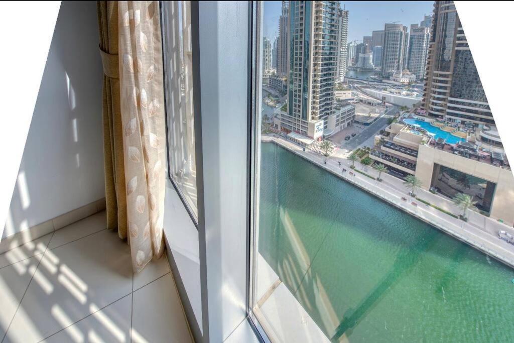 Fotografie z fotogalerie ubytování Cayan Tower Dubai v Dubaji