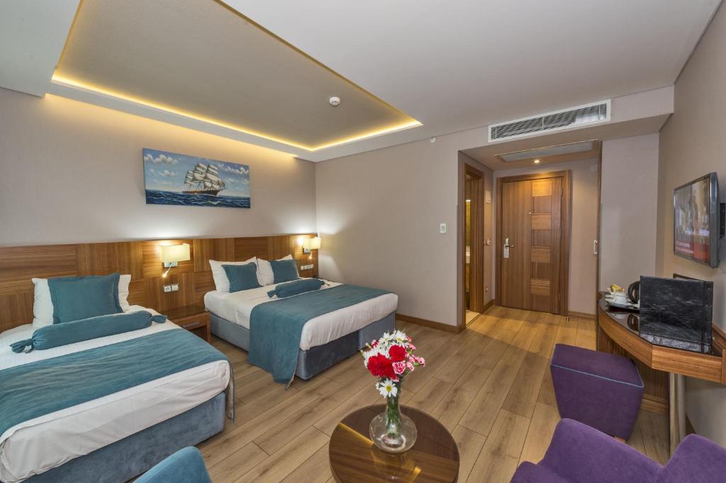 A bed or beds in a room at The Meretto Hotel Istanbul Old City