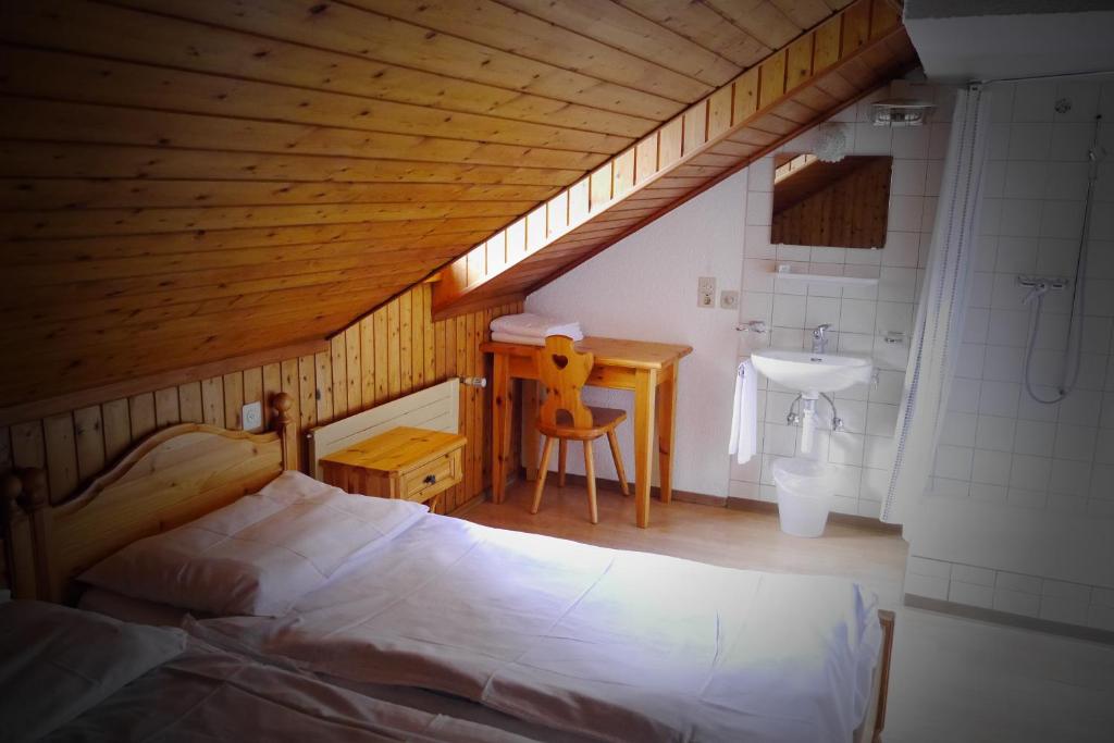 Postel nebo postele na pokoji v ubytování Hôtel - Petit-déjeuner Le Trift