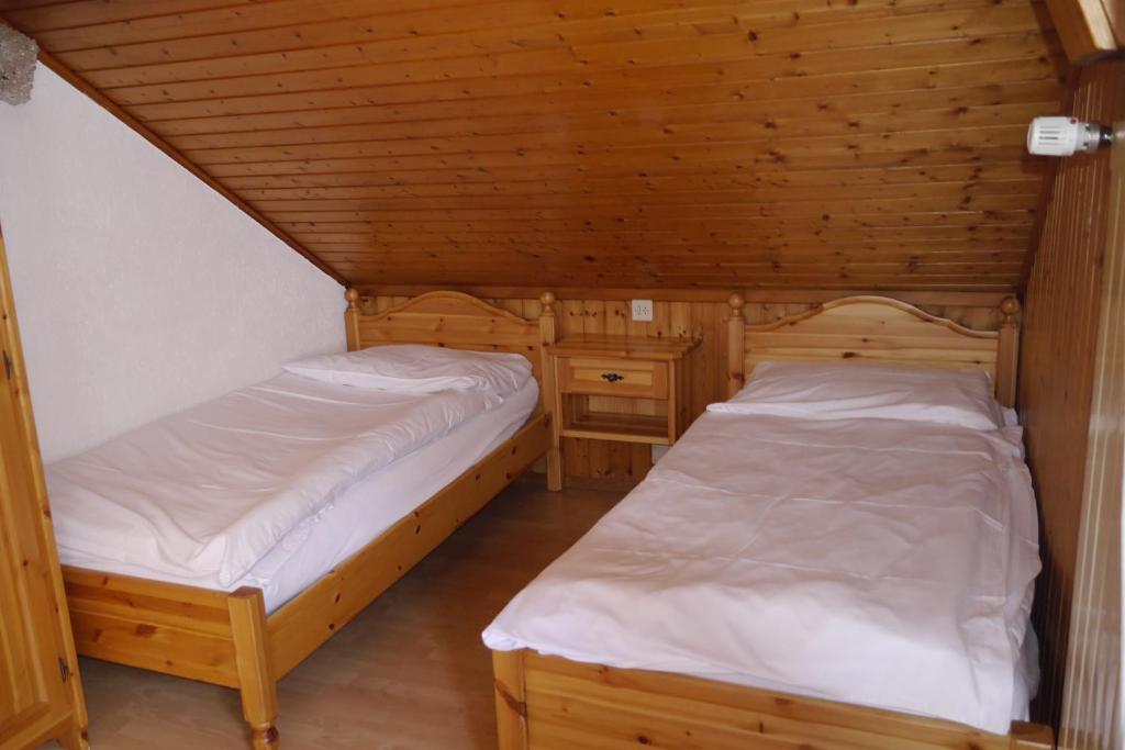 Postel nebo postele na pokoji v ubytování Hôtel - Petit-déjeuner Le Trift