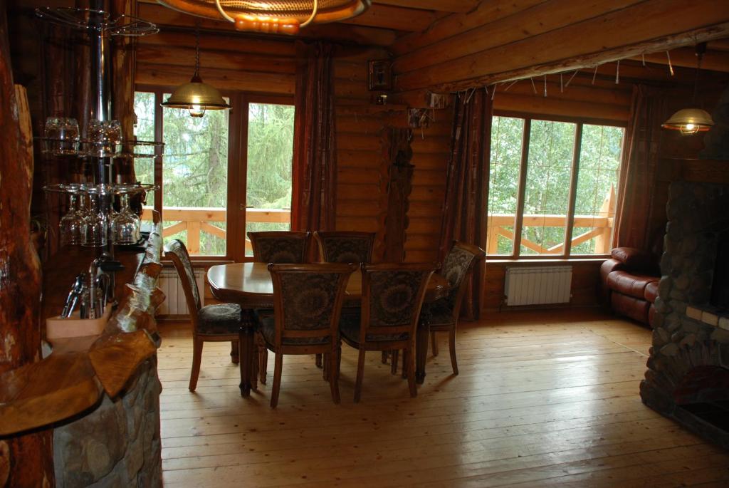 Kraevyd Hotel - Two-Bedroom Chalet