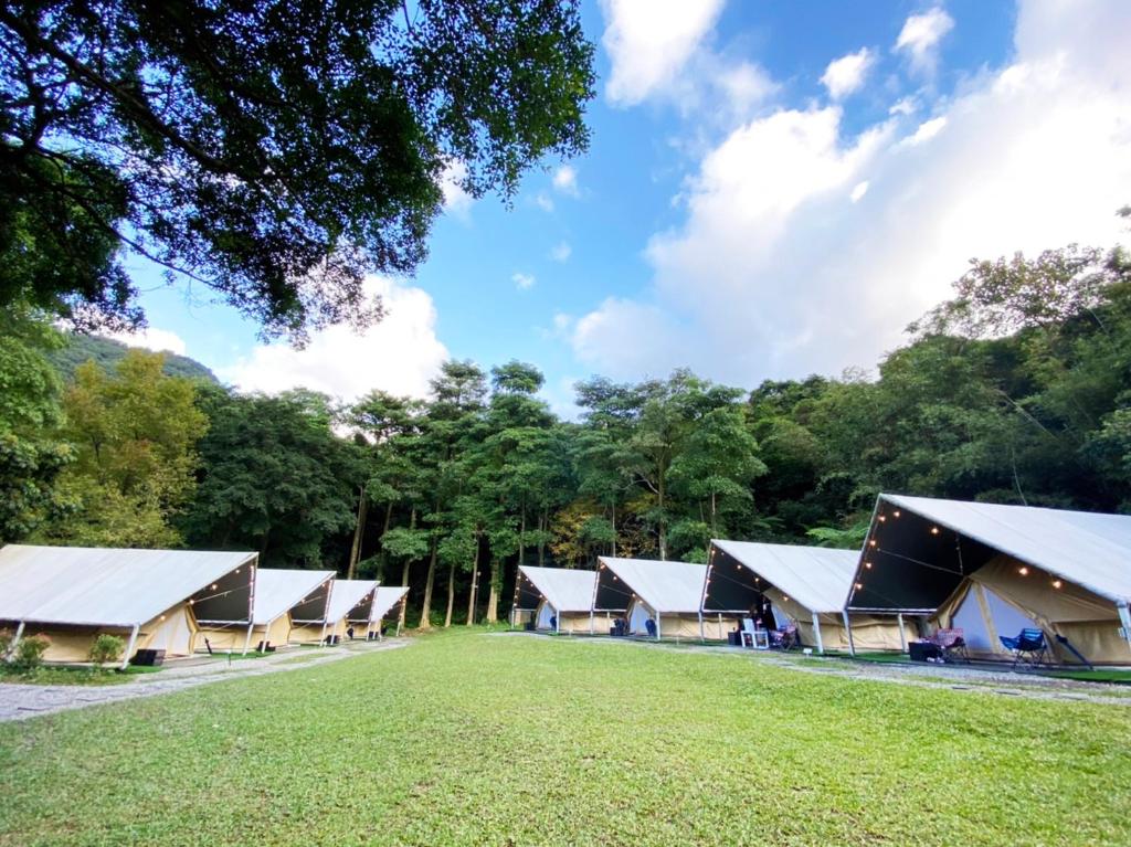 Příroda nedaleko luxury tent