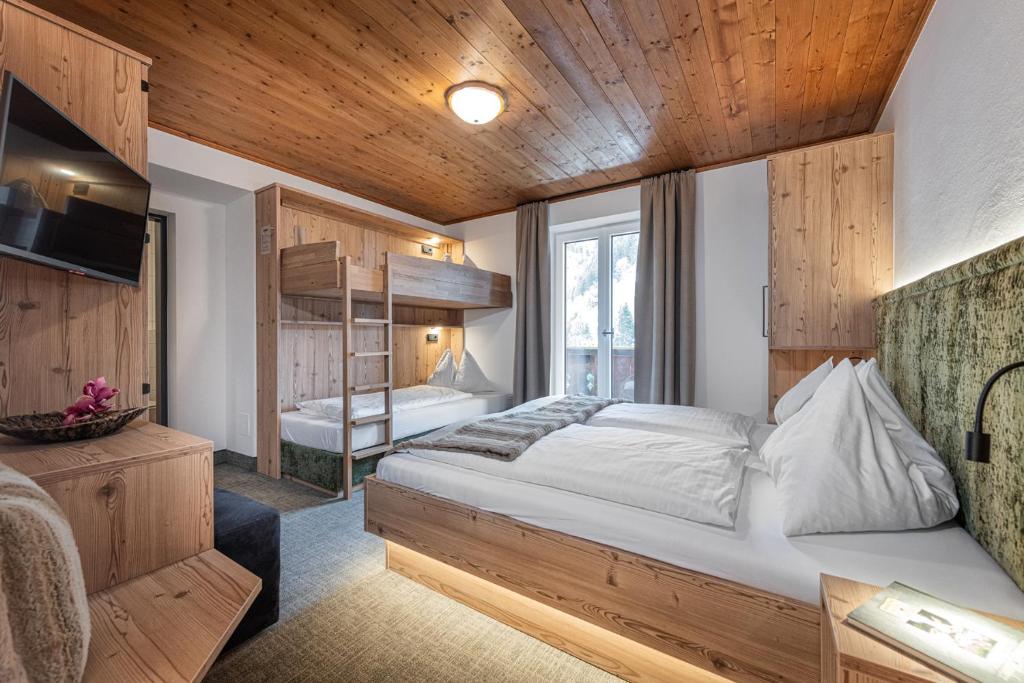 Postel nebo postele na pokoji v ubytování Jugendhotel Gruber
