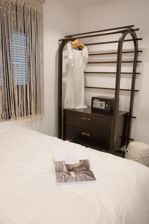 Postel nebo postele na pokoji v ubytování Quang Vinh Apartment and Hotel Hoi An