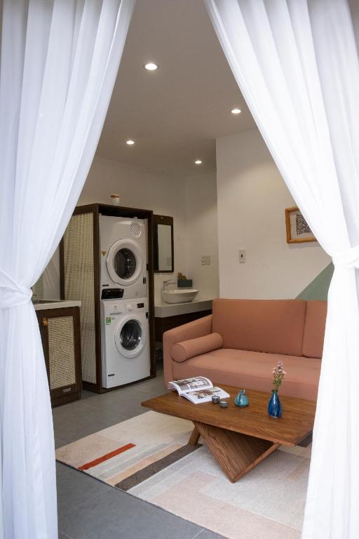 Khu vực ghế ngồi tại Quang Vinh Apartment and Hotel Hoi An