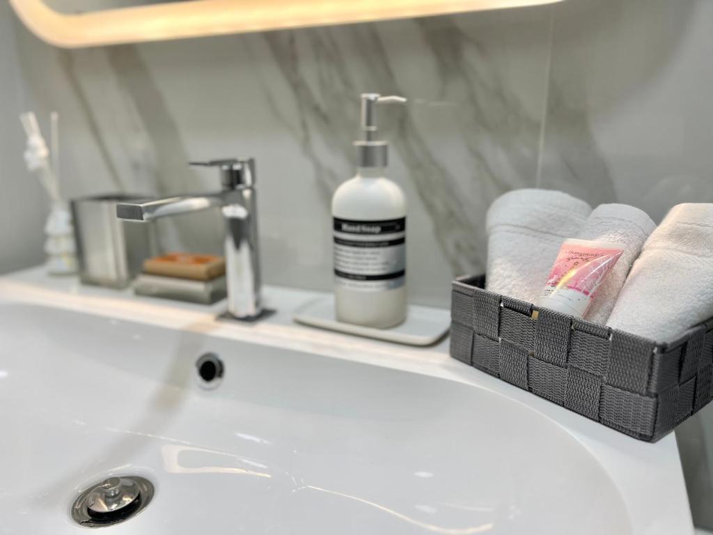 Łazienka w obiekcie Glamour Liberty Apartment Sabotino38