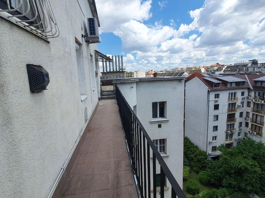 Balkón alebo terasa v ubytovaní Master apartment with Air CONDITION and SEPARATED ROOFTOP terrace