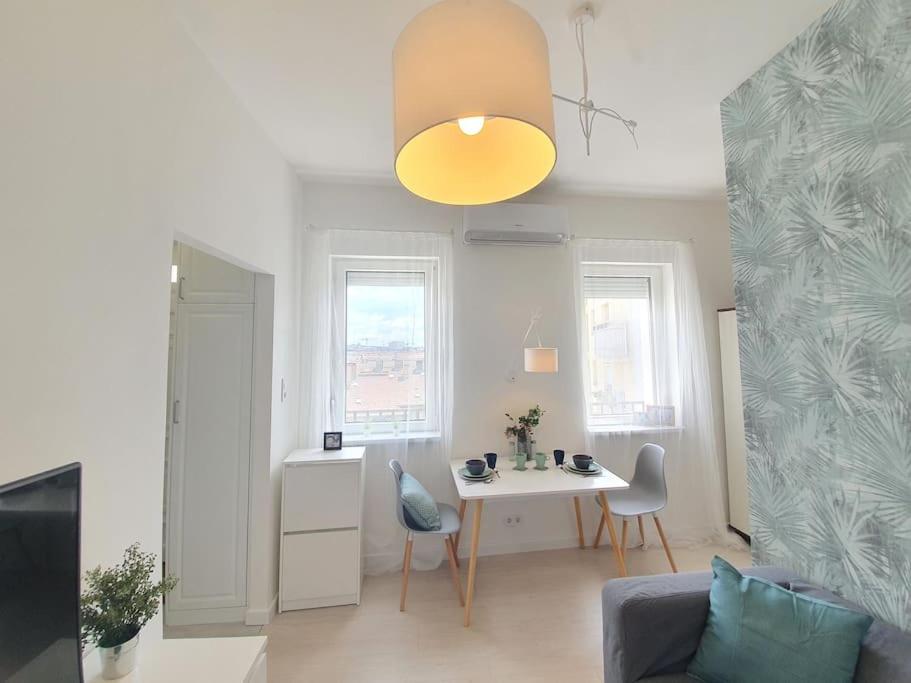 Posedenie v ubytovaní Master apartment with Air CONDITION and SEPARATED ROOFTOP terrace
