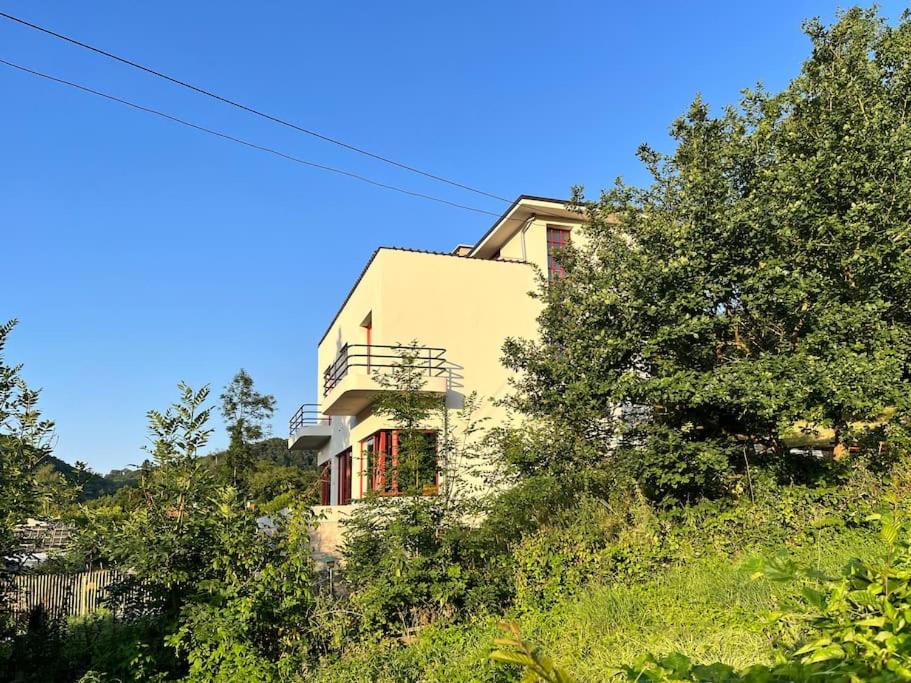 Hoone, kus villa asub