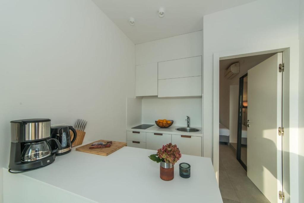 Fotografia z galérie ubytovania Ferienwohnung in Brela mit Meerblick, Terrasse, Klimaanlage, W-LAN 201-10 v destinácii Brela