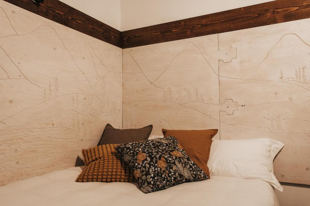 Giường trong phòng chung tại Monte Pratello - Dimora Rosy