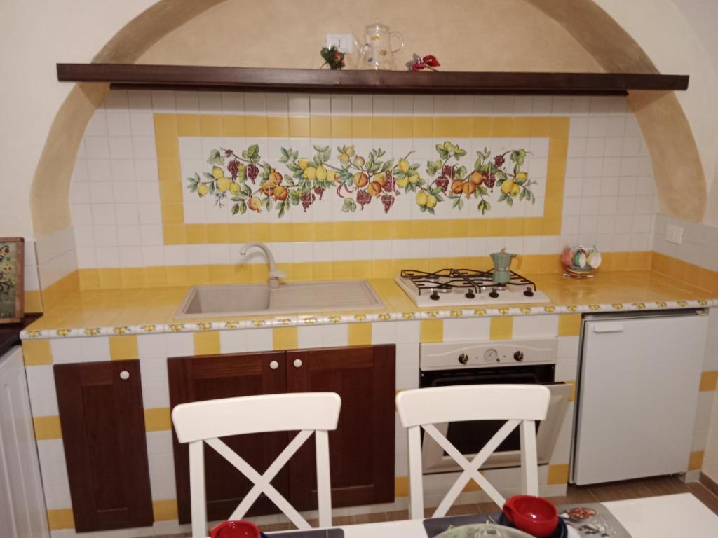 Kuchyňa alebo kuchynka v ubytovaní Creta Rossa