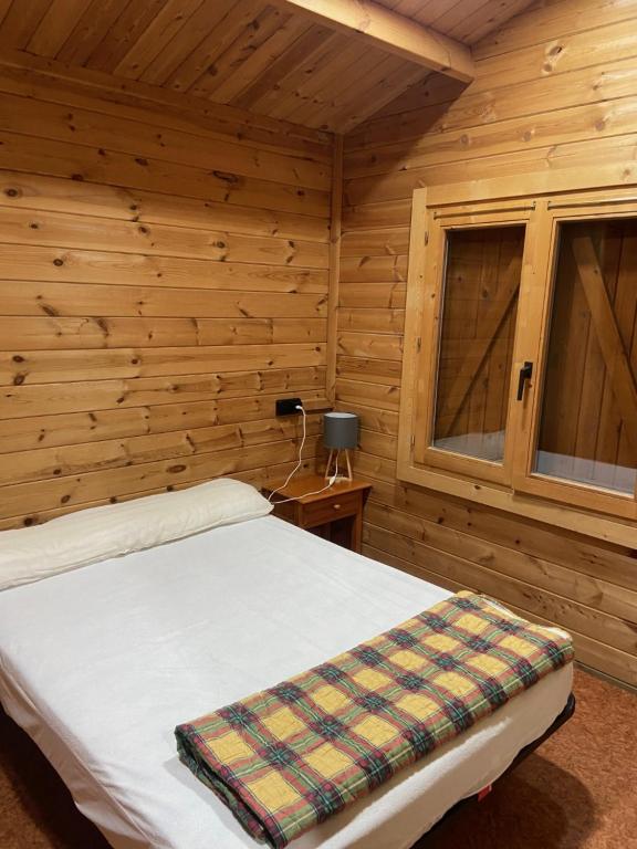 Postel nebo postele na pokoji v ubytování Bungalow & Camping Fuente De Regrustan