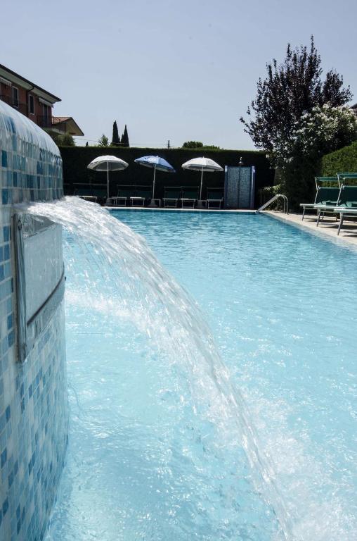 Bazén v ubytování Hotel Smeraldo nebo v jeho okolí