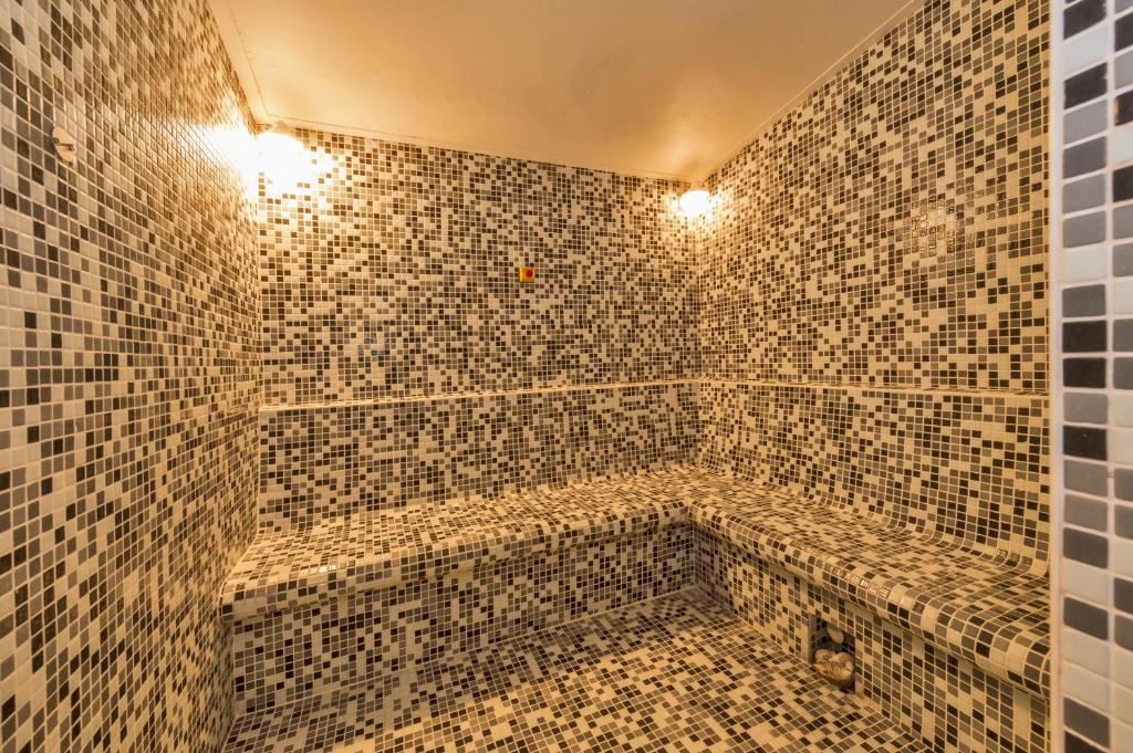 A bathroom at The Meretto Hotel Istanbul Old City