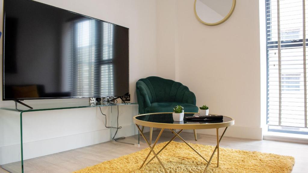 Premium Stunning Two Bedroom Apartment - Central Birmingham - Mailbox - Bullring