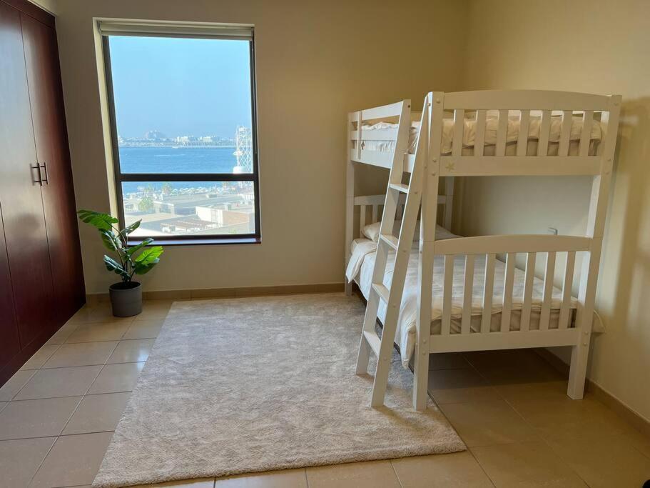 Fotografie z fotogalerie ubytování Island living in the heart of JBR, 3 bedrooms v Dubaji
