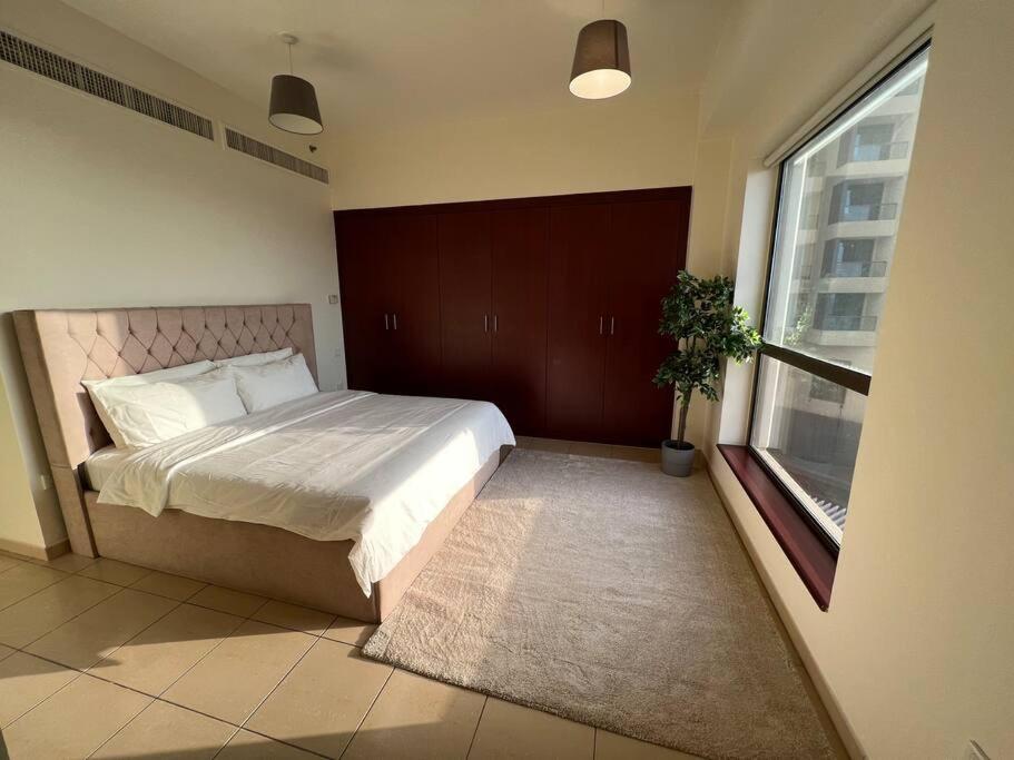 Fotografie z fotogalerie ubytování Island living in the heart of JBR, 3 bedrooms v Dubaji