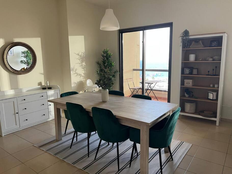 Fotografie z fotogalerie ubytování Island living in the heart of JBR, 3 bedrooms v Dubaji