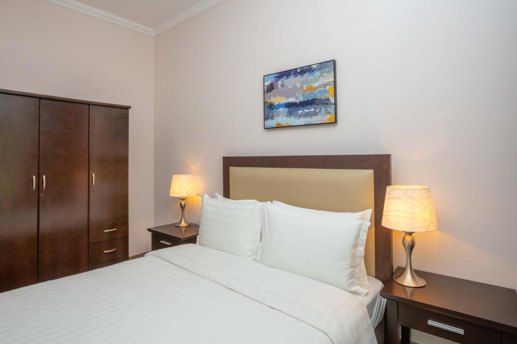 Letto o letti in una camera di Ezdan Hotel, Residences