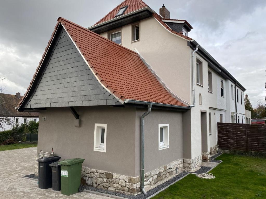 a white house with a red roof at WA110 - Große Monteurunterkunft in Wackersdorf in Wackersdorf