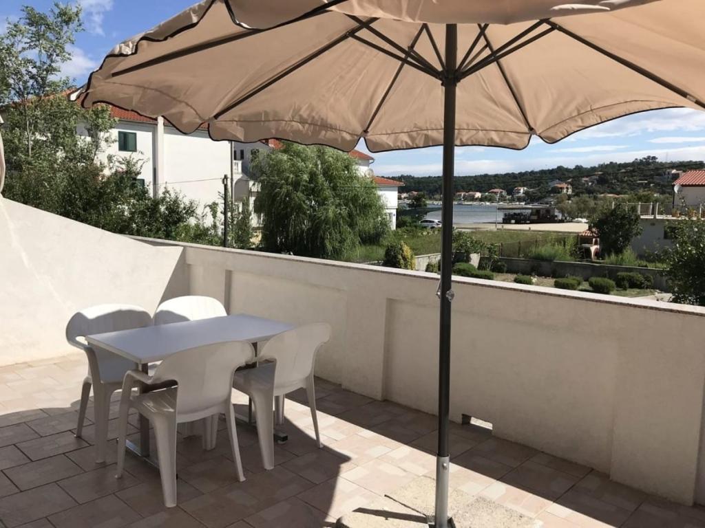 Balkón nebo terasa v ubytování Apartment in Lopar with sea view, terrace, air conditioning, WiFi 4607-1