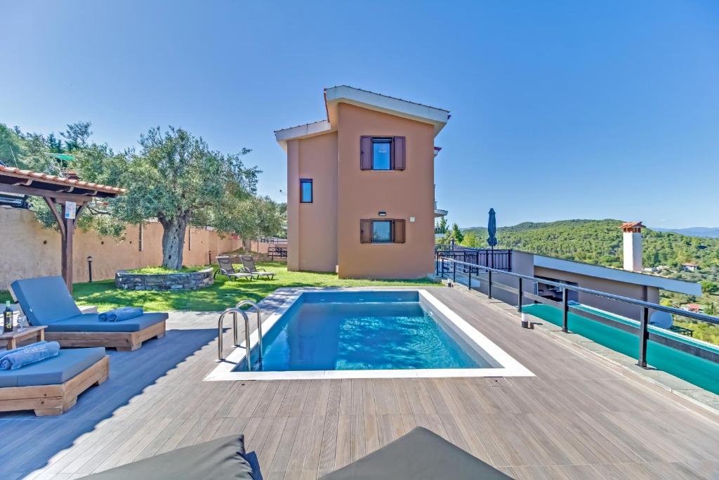 The swimming pool at or close to Seaview Villas