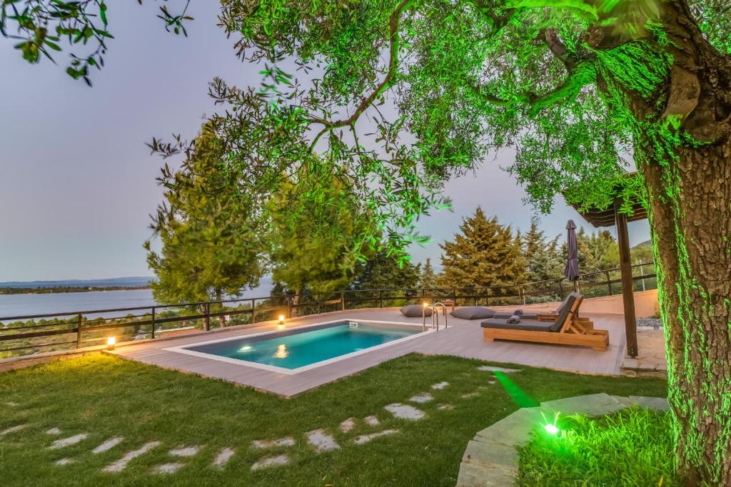 The swimming pool at or close to Seaview Villas