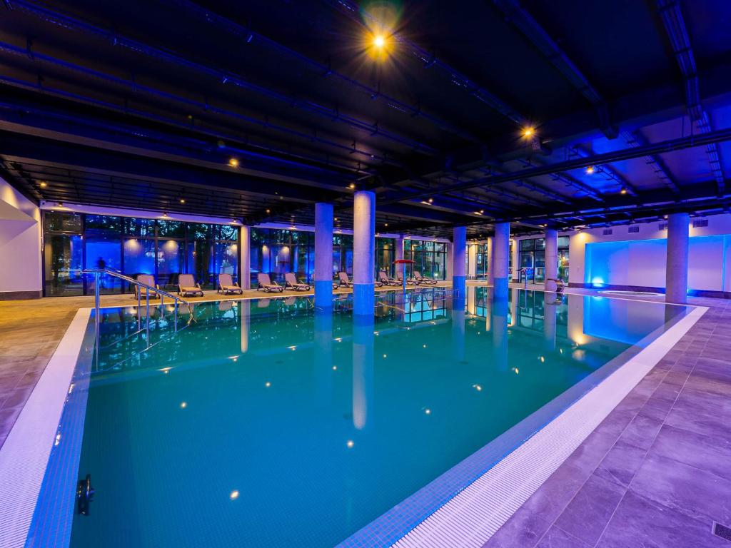 Bazén v ubytování Resort Król Plaza Spa & Wellness nebo v jeho okolí
