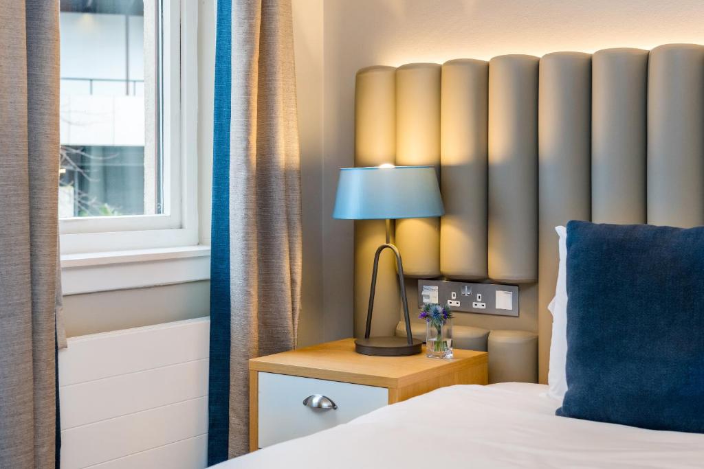 The Scholar - Resim 33