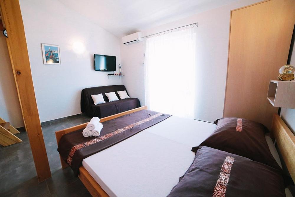 Fotografia z galérie ubytovania Studio apartment in Duce with sea view, balcony, air conditioning, WiFi 4167-7 v destinácii Duće
