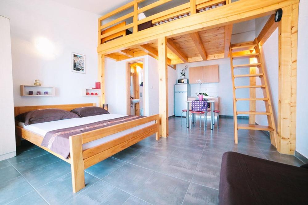 Fotografia z galérie ubytovania Studio apartment in Duce with sea view, balcony, air conditioning, WiFi 4167-7 v destinácii Duće