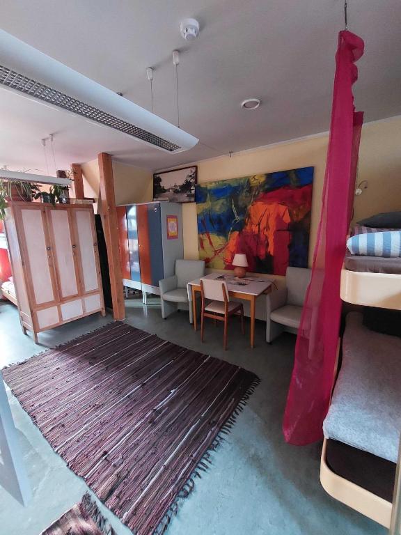 Voodi või voodid majutusasutuse Looming Hostel toas